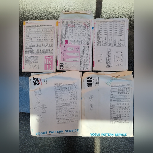 6 Vintage Vogue and Simplicity sewing patterns - Picture 2 of 4